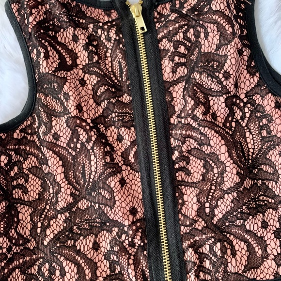 Beautiful lace and tulle dress with lining. - Picture 4 of 4